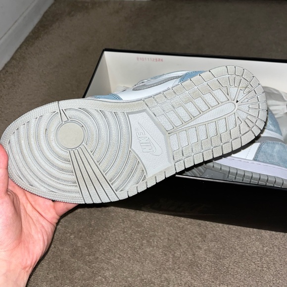 Hyper royal Jordan 1 Size 7 Men can fit 7Y and 8.5W hardly worn 9.5/10 condition - Picture 3 of 3